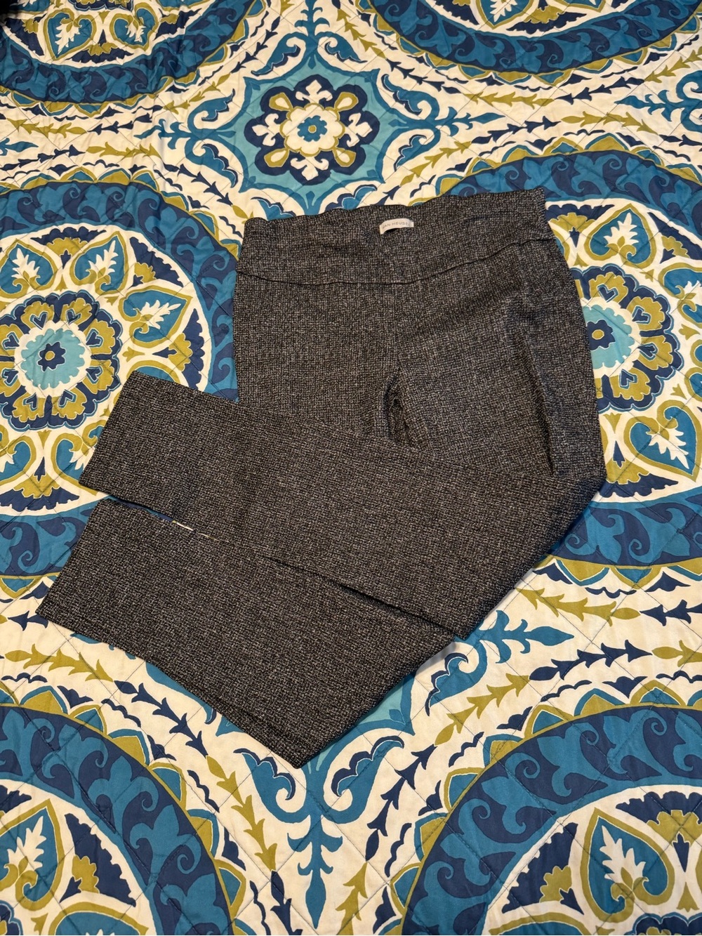 Van Heusen Women's Black & Gray Cropped Dress Pants